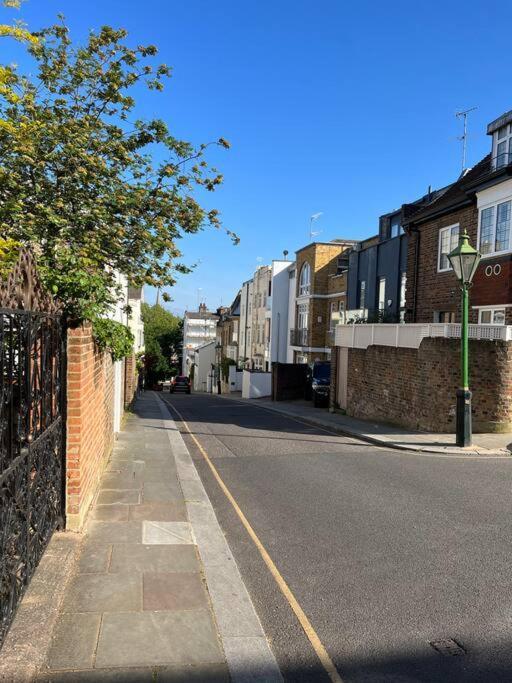 Serene Townhouse With Parking London Bagian luar foto