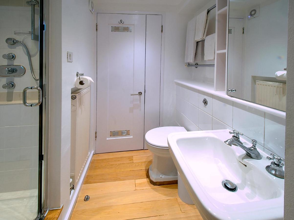 Serene Townhouse With Parking London Bagian luar foto