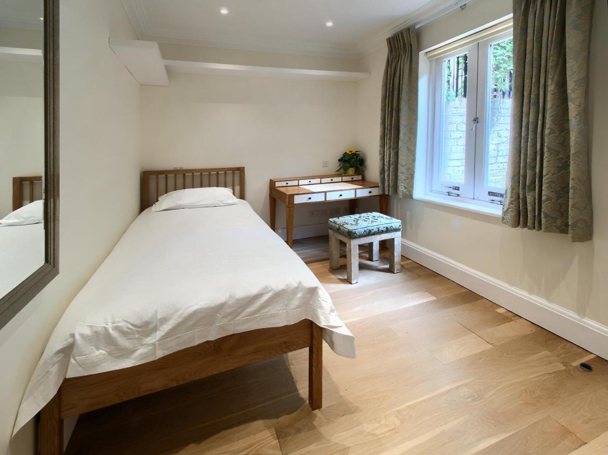 Serene Townhouse With Parking London Bagian luar foto